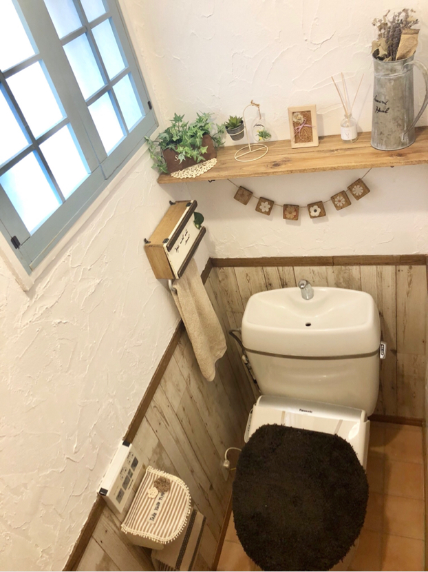 yokochinが投稿したフォト「北側の暗いおトイレ。 暗くてトイレが怖いと言っていた娘。 …」 201810