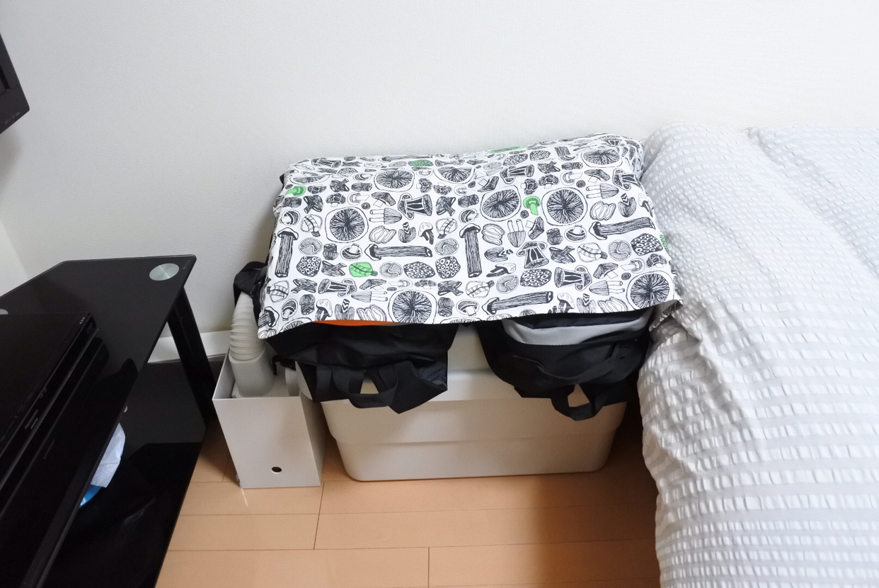 Rakudaが投稿したフォト 防災リュックと備蓄品の置き場所は 寝室のベッドの足元です 09 04 23 21 17 Limia リミア
