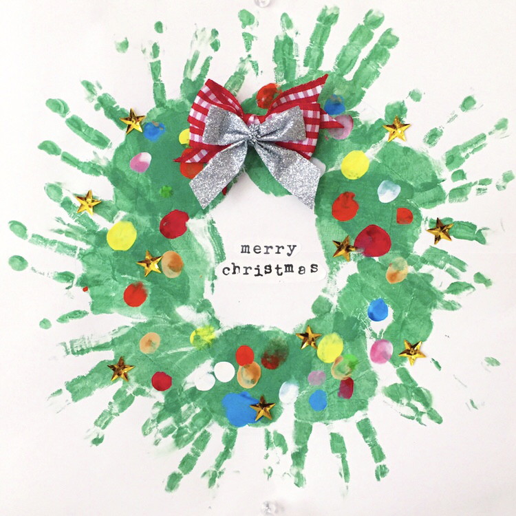 Akyumiが投稿したフォト メリークリスマス 手形アート 子供の手形で作ったクリスマスリ 18 12 22 07 09 05 Limia リミア
