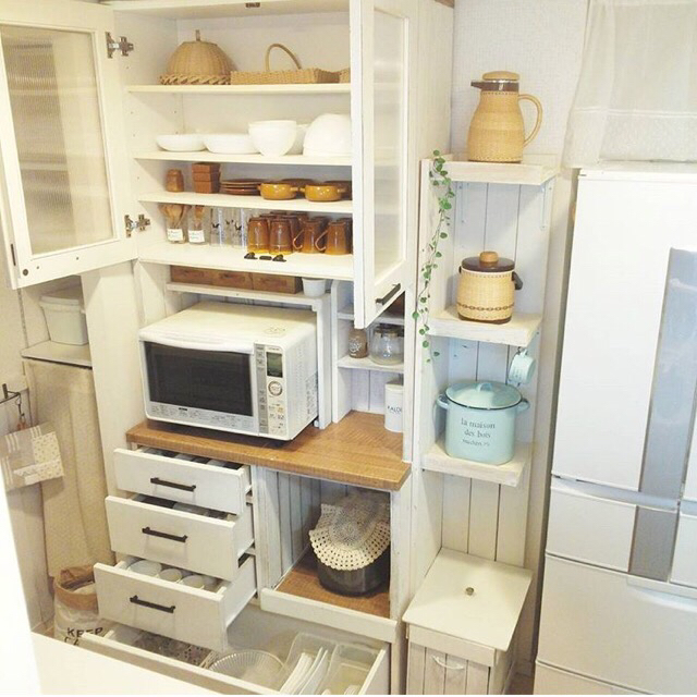 tomoが投稿したフォト「改造前のキッチンです。 食器棚と冷蔵庫の間の 