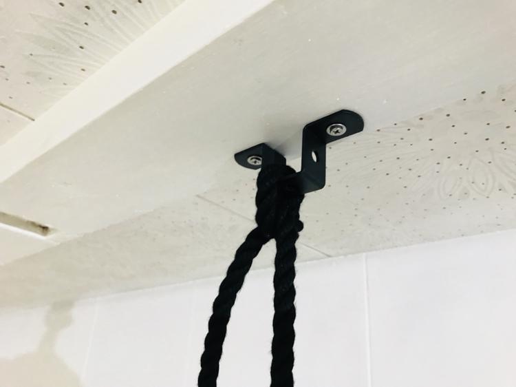 Se Chiが投稿したフォト 吊り下げる金具を天井に固定して紐をくくりつけます Http 18 10 13 13 13 52 Limia リミア