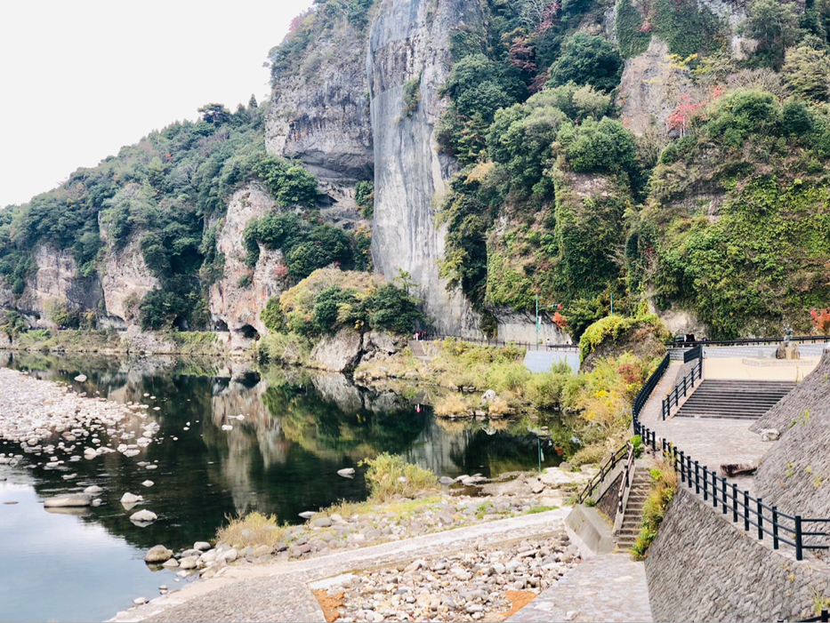 ま き が投稿したフォト 旅の景色に投稿します 大分県 中津市 耶馬渓 青の洞門 一 18 11 16 22 32 29 Limia リミア