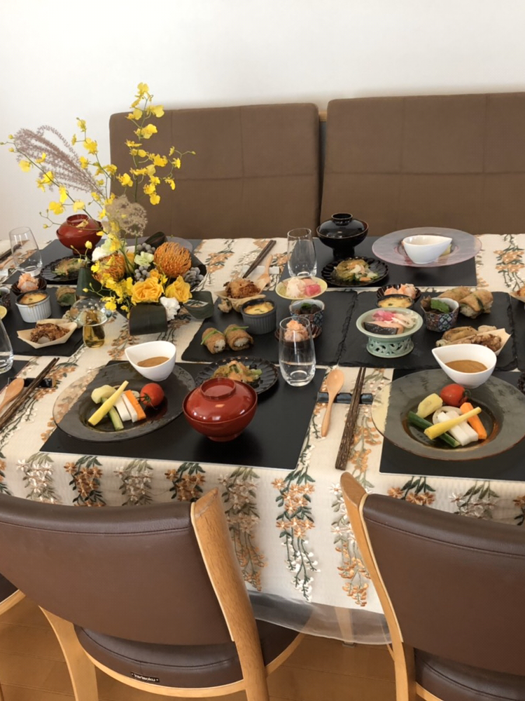 Mitsuki S が投稿したフォト 和食でおもてなし 黒ストーンプレートに料理をのせた和食膳 02 12 21 40 17 Limia リミア