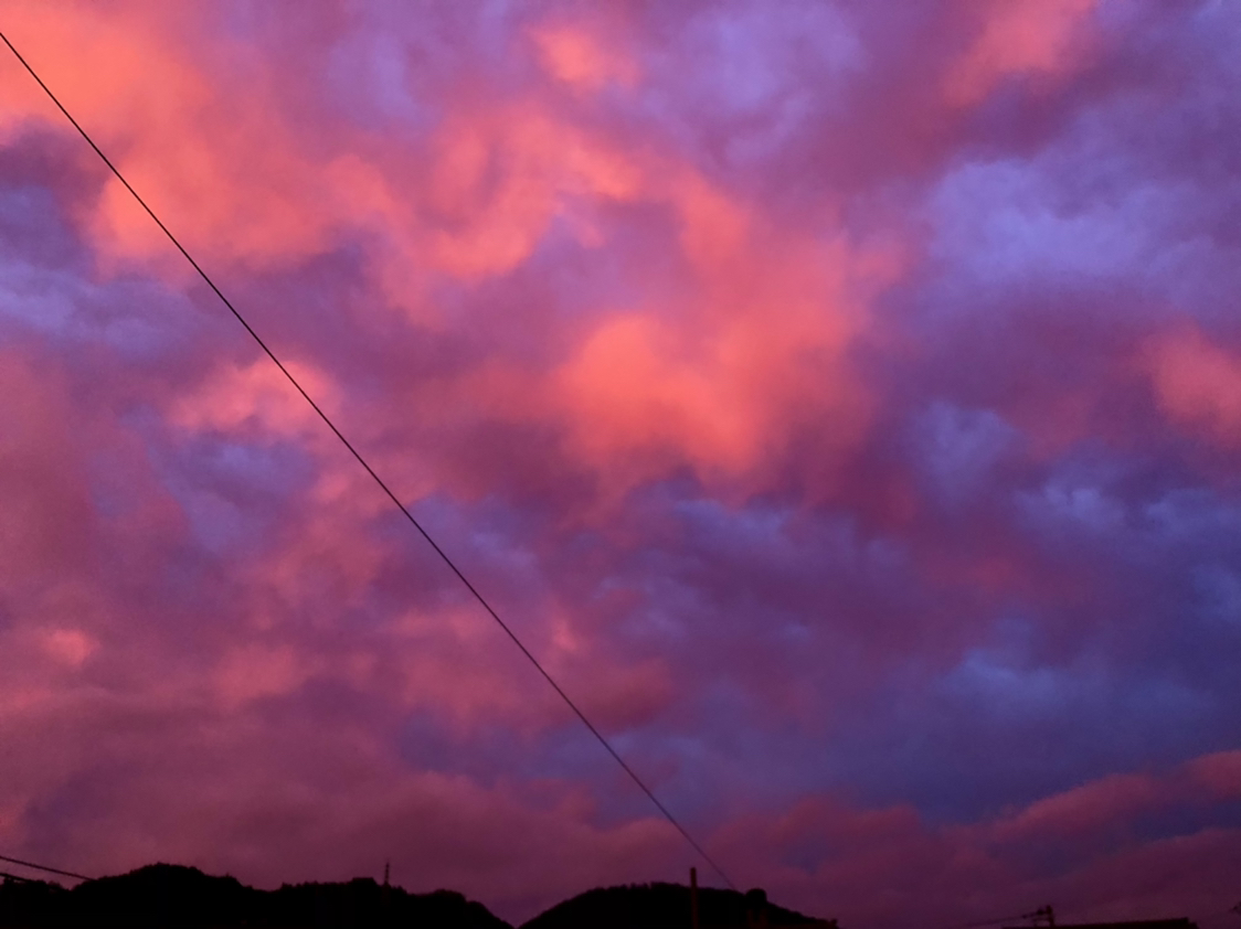 Shinnosuk が投稿したフォト 今日の夕焼け不気味なほど赤紫だった スマホで撮ると余計に赤 10 08 21 07 10 Limia リミア