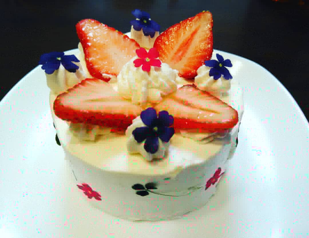Pekoが投稿したフォト おやつに ショートケーキを作り 食べられるお花 のバーベナを 19 06 02 11 31 25 Limia リミア