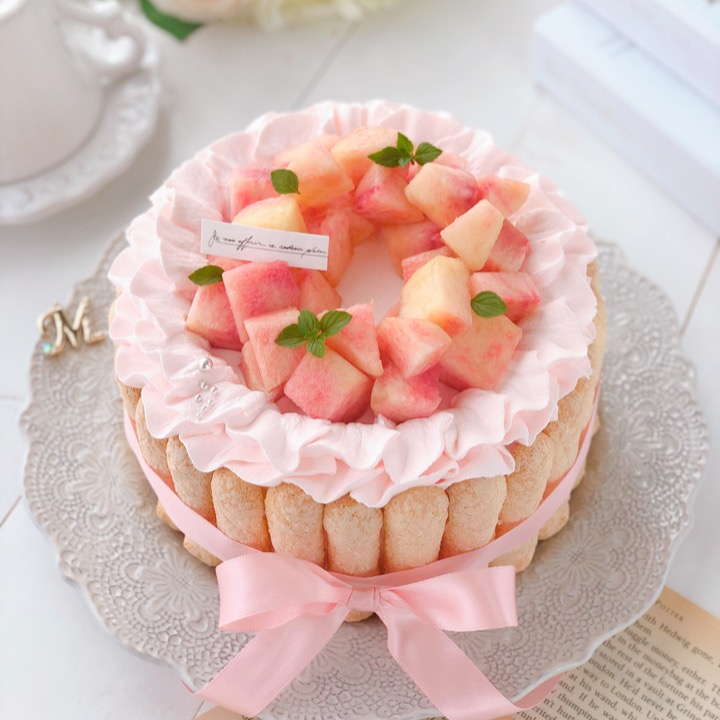 Moeが投稿したフォト 桃のシャルロットケーキ 中まで綺麗なピンク色の桃を生かし 08 21 12 19 35 Limia リミア