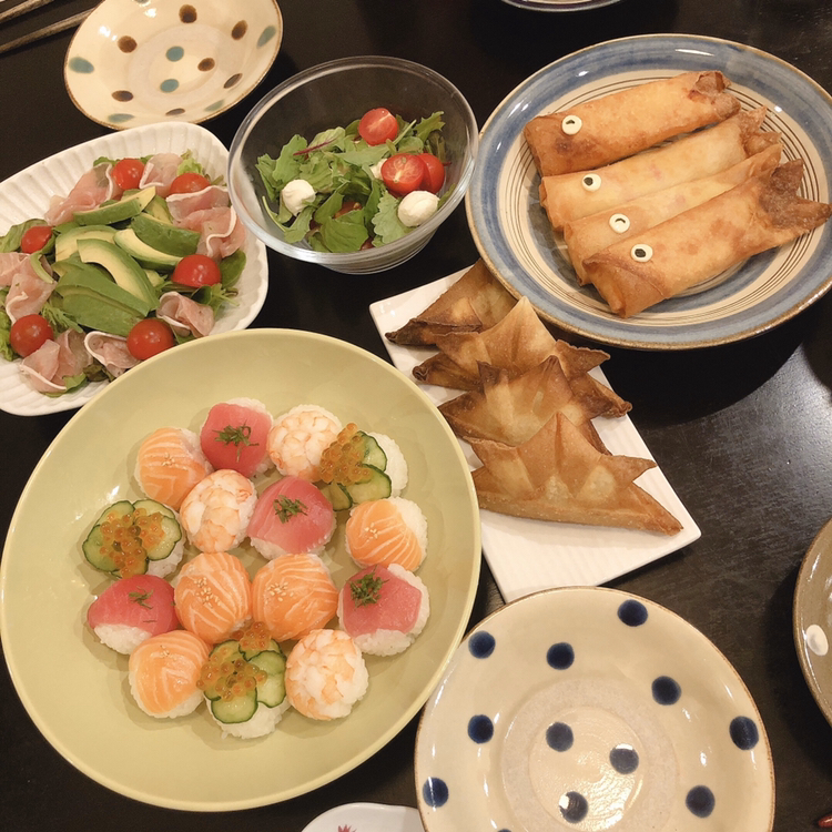 Rchoonが投稿したフォト こどもの日の食卓 子供たちが握ってくれた手まり寿司 鯉の 05 06 11 36 32 Limia リミア