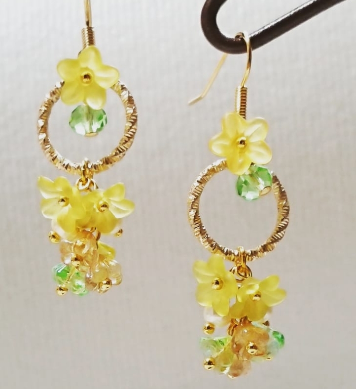 Makalikaが投稿したフォト 菜の花ピアス アクリルフラワーとベルフラワーを あわせて菜 19 05 18 13 58 18 Limia リミア