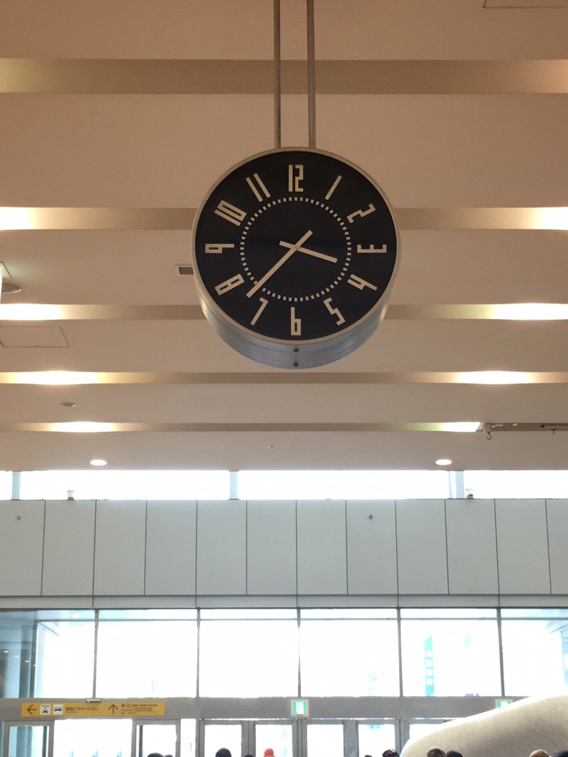 札幌駅で見られるデザイン時計「eki clock」が一般家庭用向きに販売！｜LIMIA (リミア)