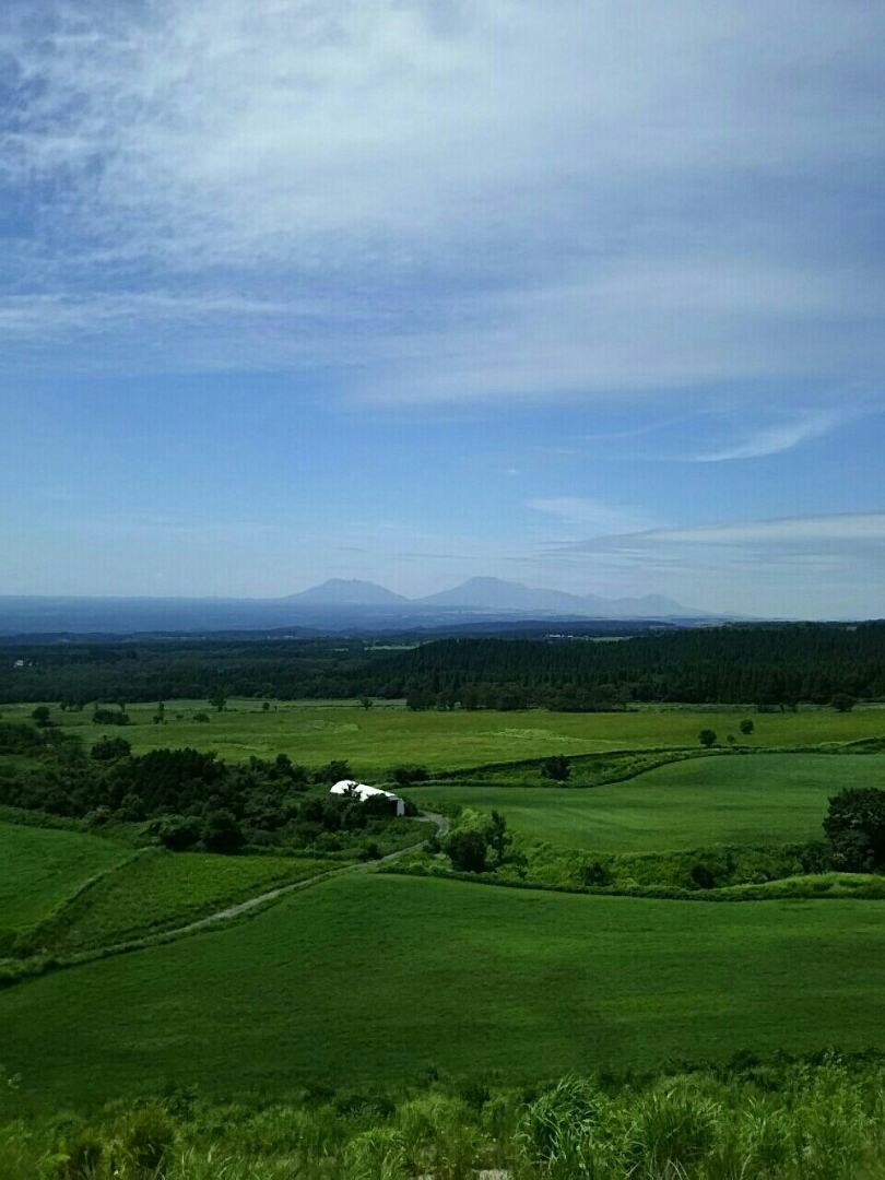 Reksが投稿したフォト 夏は高原 大分県は久住高原に涼みに行きました 見渡す限りグリ 18 08 22 11 28 00 Limia リミア