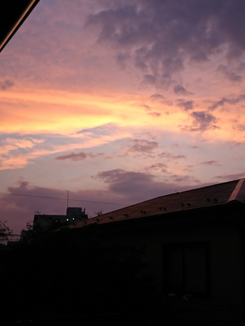 サクラマカロンが投稿したフォト 家から見える夕焼け 雨が降り空がキレイに洗われて 夕焼けが美 18 08 11 18 52 49 Limia リミア