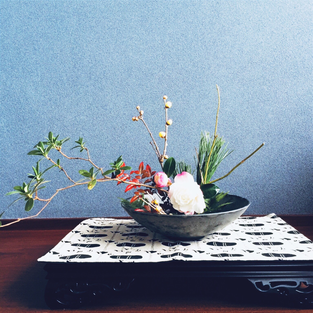 Mamyuが投稿したフォト 庭の花で床の間にも華やかさを フラミンゴ柄のマットを敷いて 18 01 03 12 38 26 Limia リミア