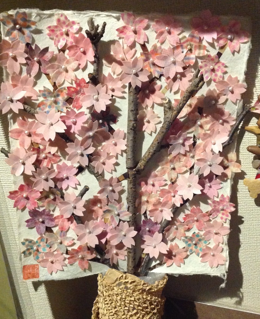 よしりんが投稿したフォト 本物の桜の木に マスキングテープで 桜の花びらを 飾りました 16 10 16 21 01 53 Limia リミア