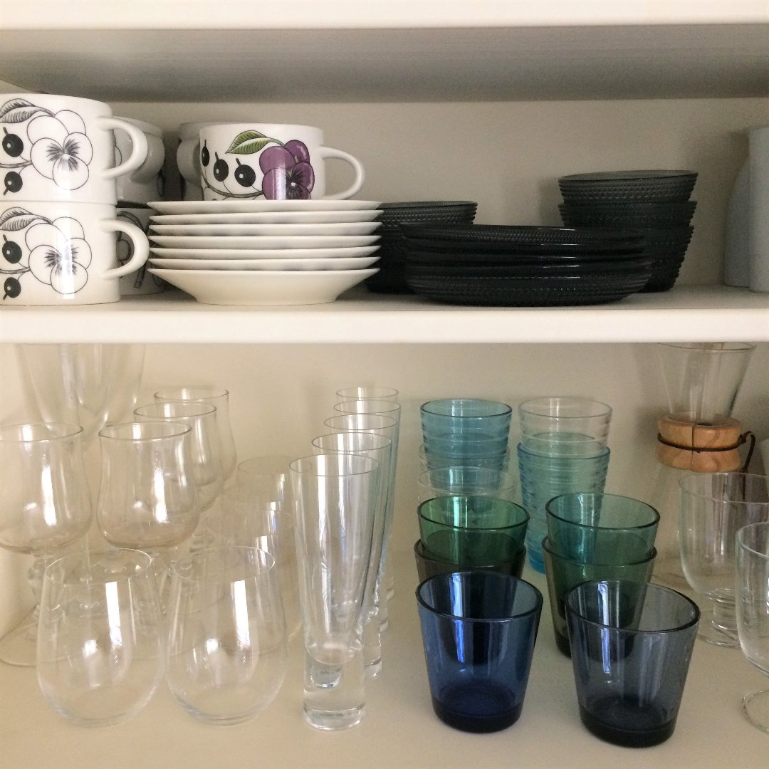 Hana Ieno が投稿したフォト ティーカップ グラスなどをまとめて収納している食器棚 イッ 18 09 26 14 19 53 Limia リミア