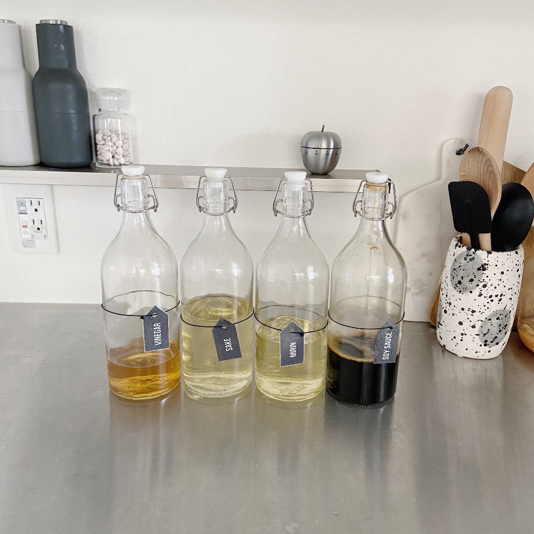 Yururiraが投稿したフォト アイデアにikeaのガラスボトルを使用した液体調味料収納につ 05 14 48 43 Limia リミア