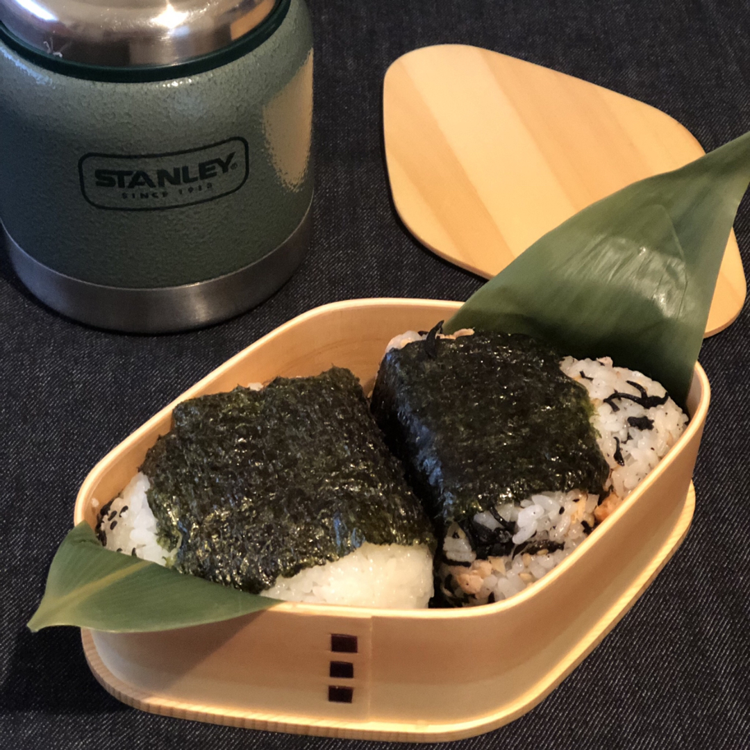 Raimuが投稿したフォト 今日のお弁当は おにぎり弁当 味噌汁 インスタント 19 04 01 07 27 29 Limia リミア