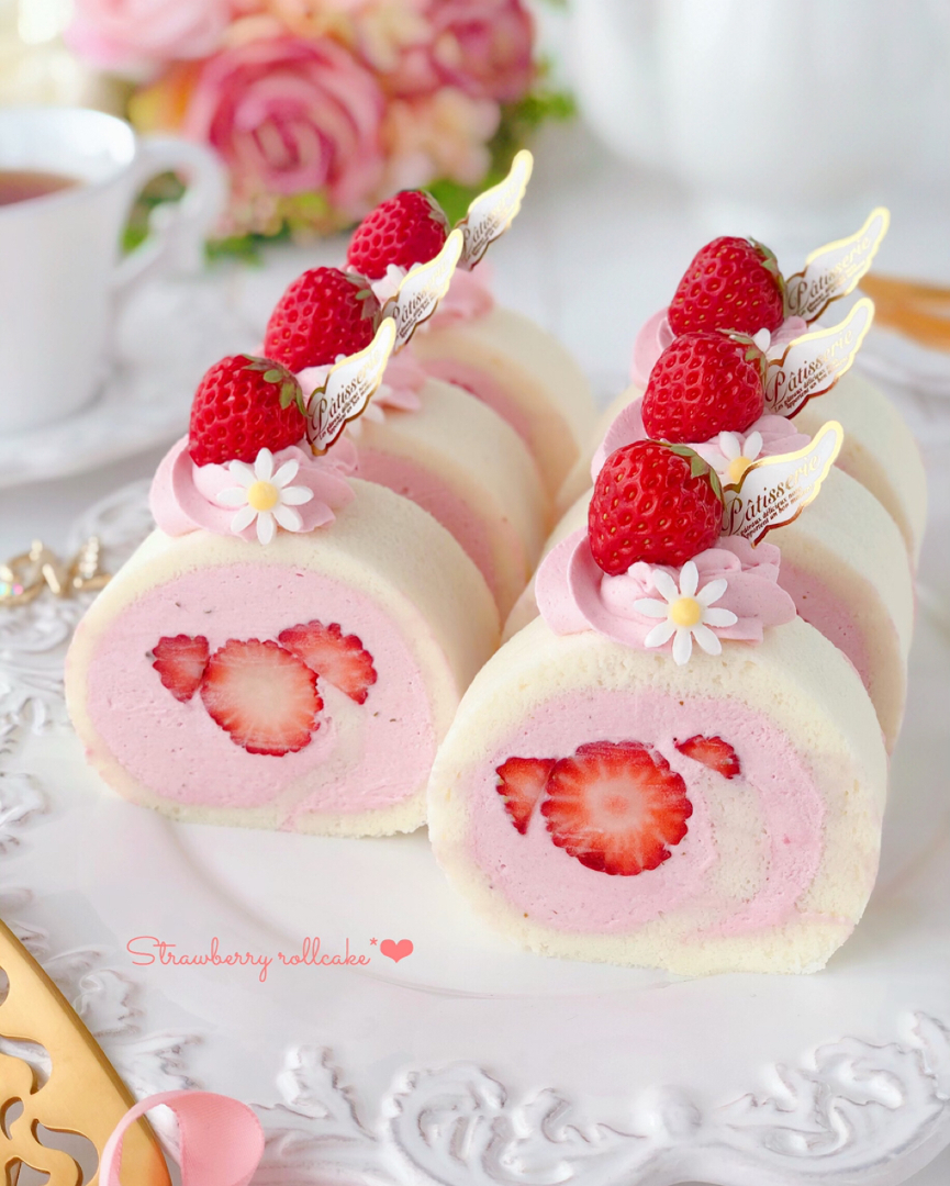 moeが投稿したフォト「🍓苺のホワイトロールケーキ 美味しかった🌸桜 