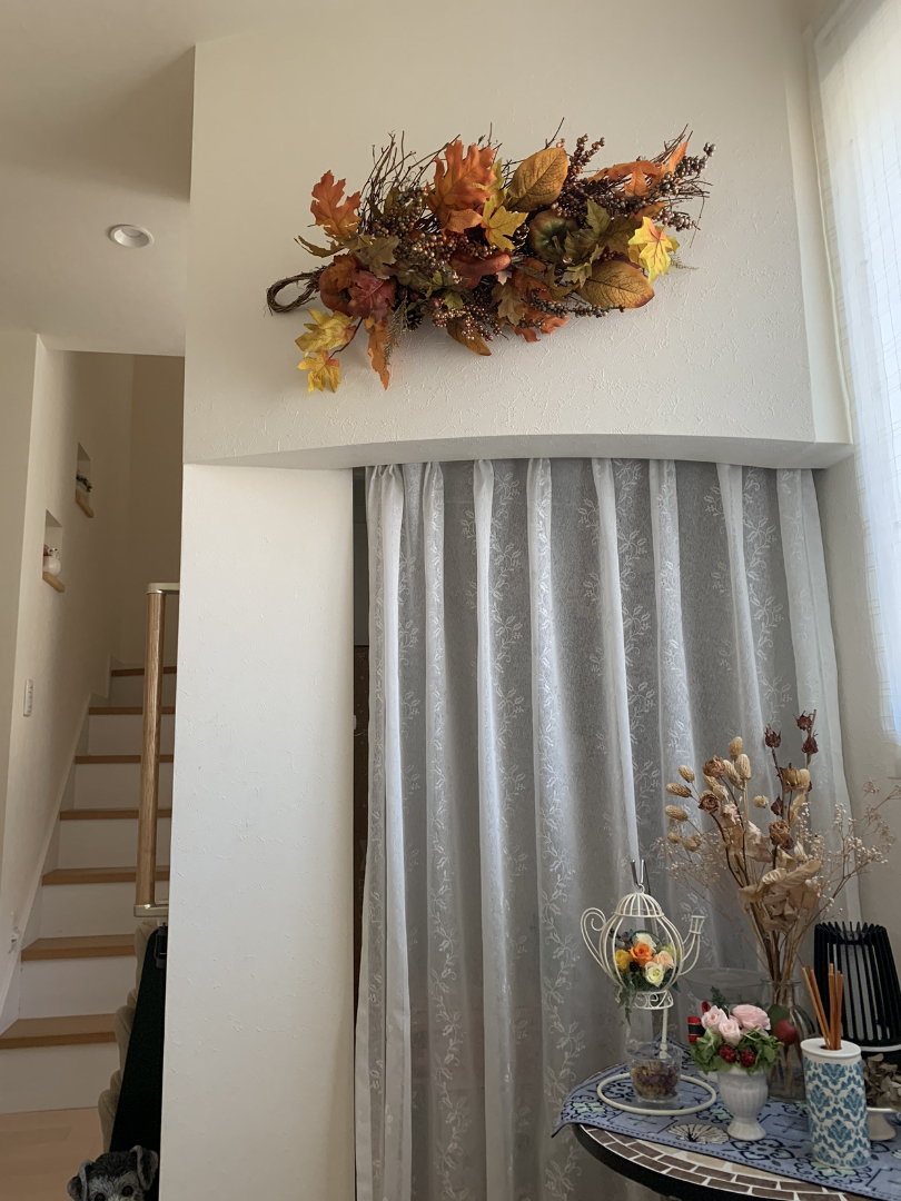 Hozが投稿したフォト 秋色スワッグ 昨年までは玄関ドアに飾っていたのですが 今 10 02 16 33 11 Limia リミア