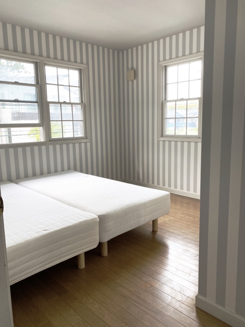 Akikoが投稿したフォト 寝室の壁紙を張り替えました シロからのシマシマ 爽やかな部屋 06 05 22 50 Limia リミア