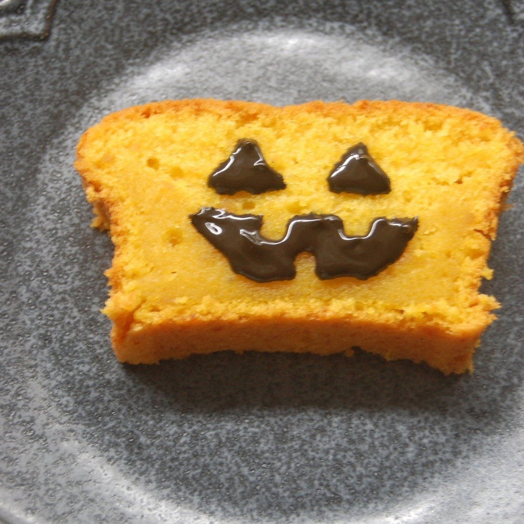 Mitsuyodo が投稿したフォト かぼちゃのパウンドケーキにチョコペンでデコレーションしました 09 17 15 03 57 Limia リミア