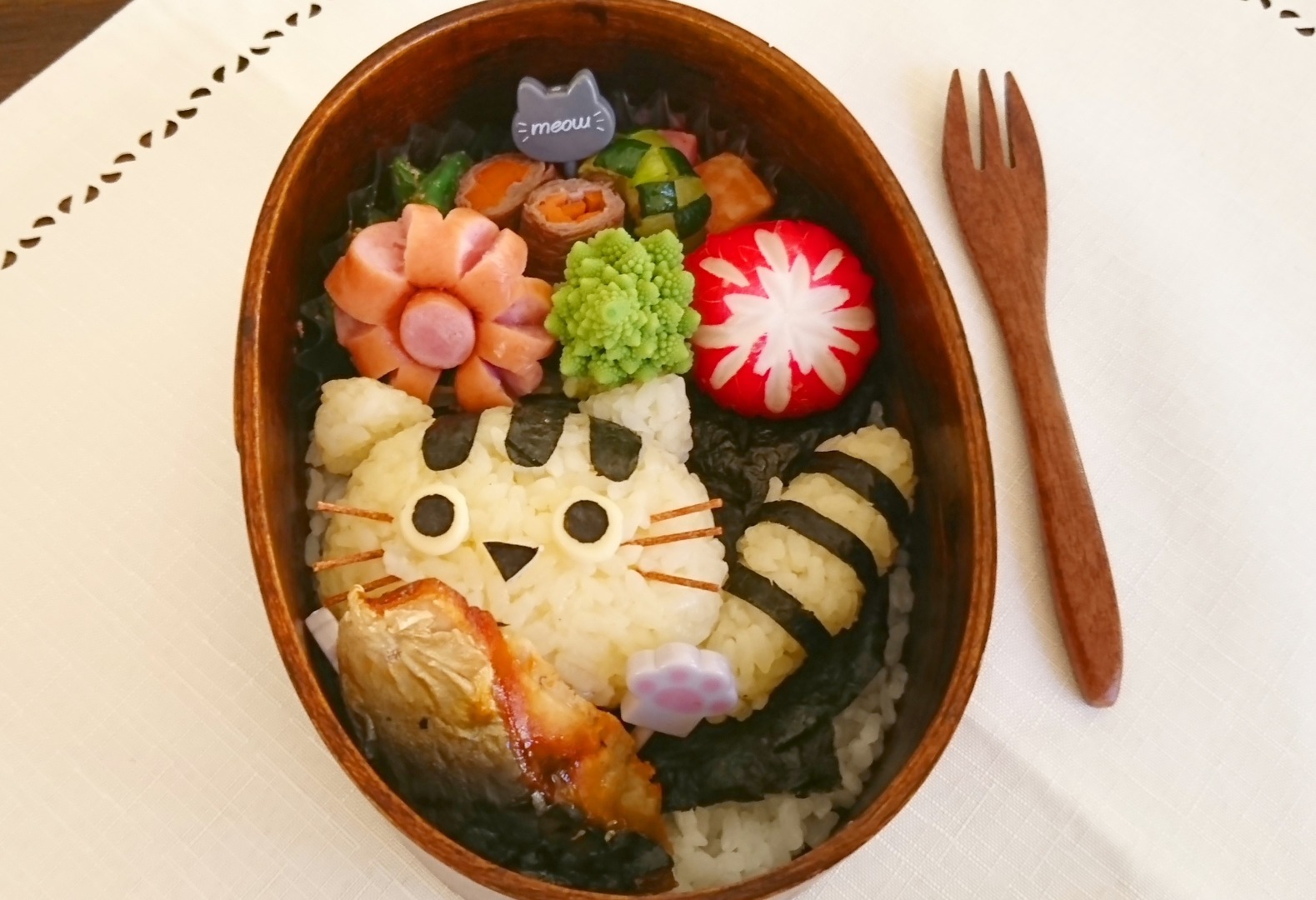 Yumimamaが投稿したフォト お魚くわえた猫ちゃんわっぱ弁当 猫ちゃんの顔おにぎりとしっぽ 19 11 15 15 23 48 Limia リミア