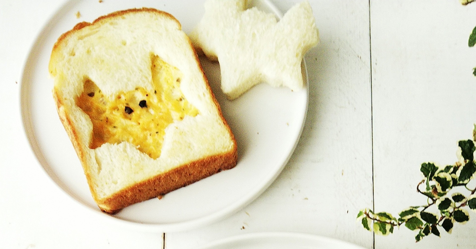 Anが投稿したフォト こちらはこうもり型で抜いた食パンに 卵液を流し込んで焼いたも 19 09 27 00 02 29 Limia リミア