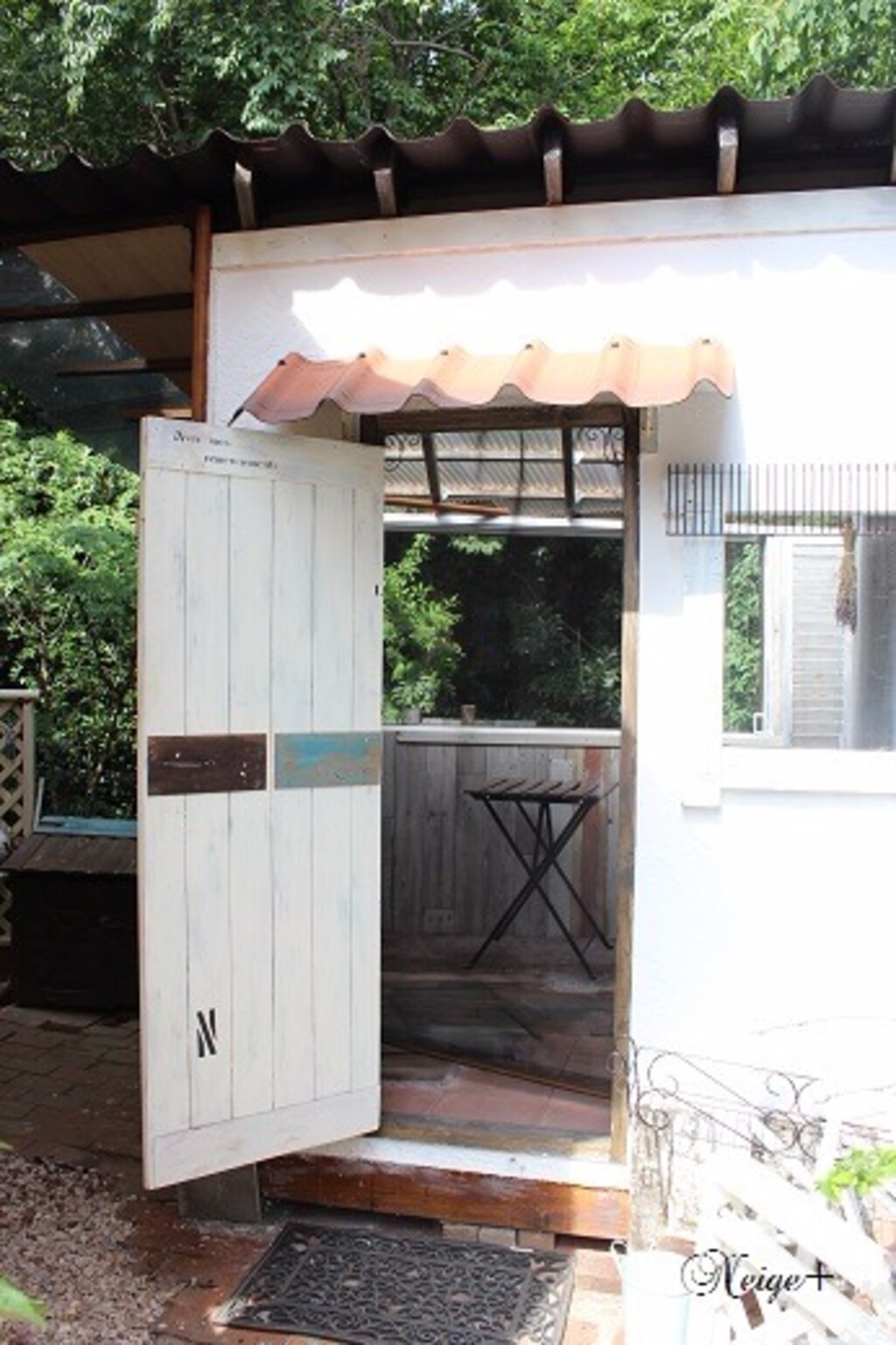 ｄｉｙセルフビルドの小屋づくりが完成 板壁と漆喰とトタン壁 端材で作るジャンク床 Limia リミア