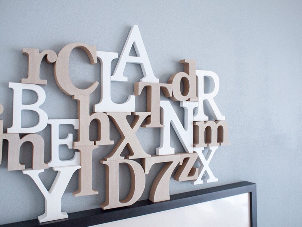 【DIY】100均アルファベットでオリジナル壁掛けオブジェを作ってみました｜LIMIA (リミア)