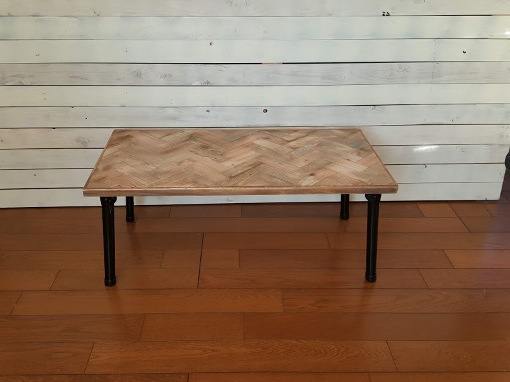 fabioが投稿したフォト「折り畳み式の脚を取り付けた ヘリンボーンのテーブルです。 …」 20190114 205009
