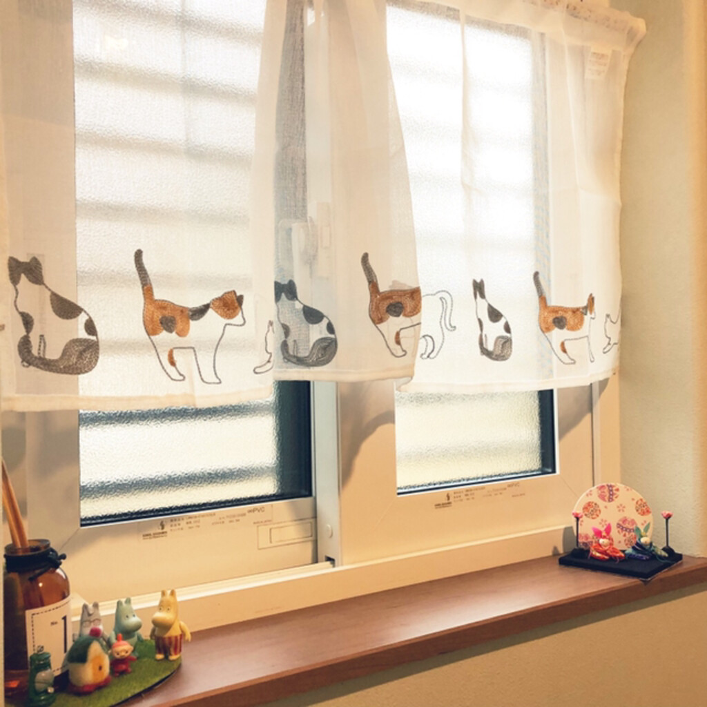 yukichi.w…が投稿したフォト「トイレの窓を彩る、猫柄のカフェカーテン🐈‍⬛ 透け感が有り、…」 20210206 2003