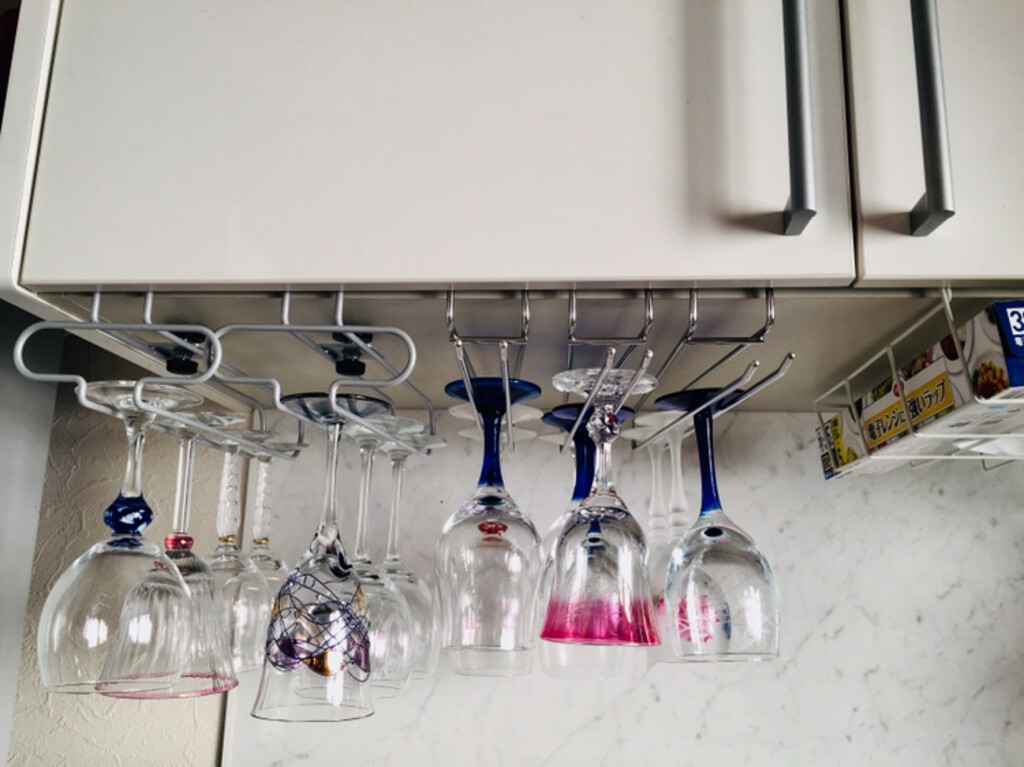 アイメディア(グラスホルダー)を使ったクチコミ「ワイングラスを食器棚に引っかけるタイプの…」