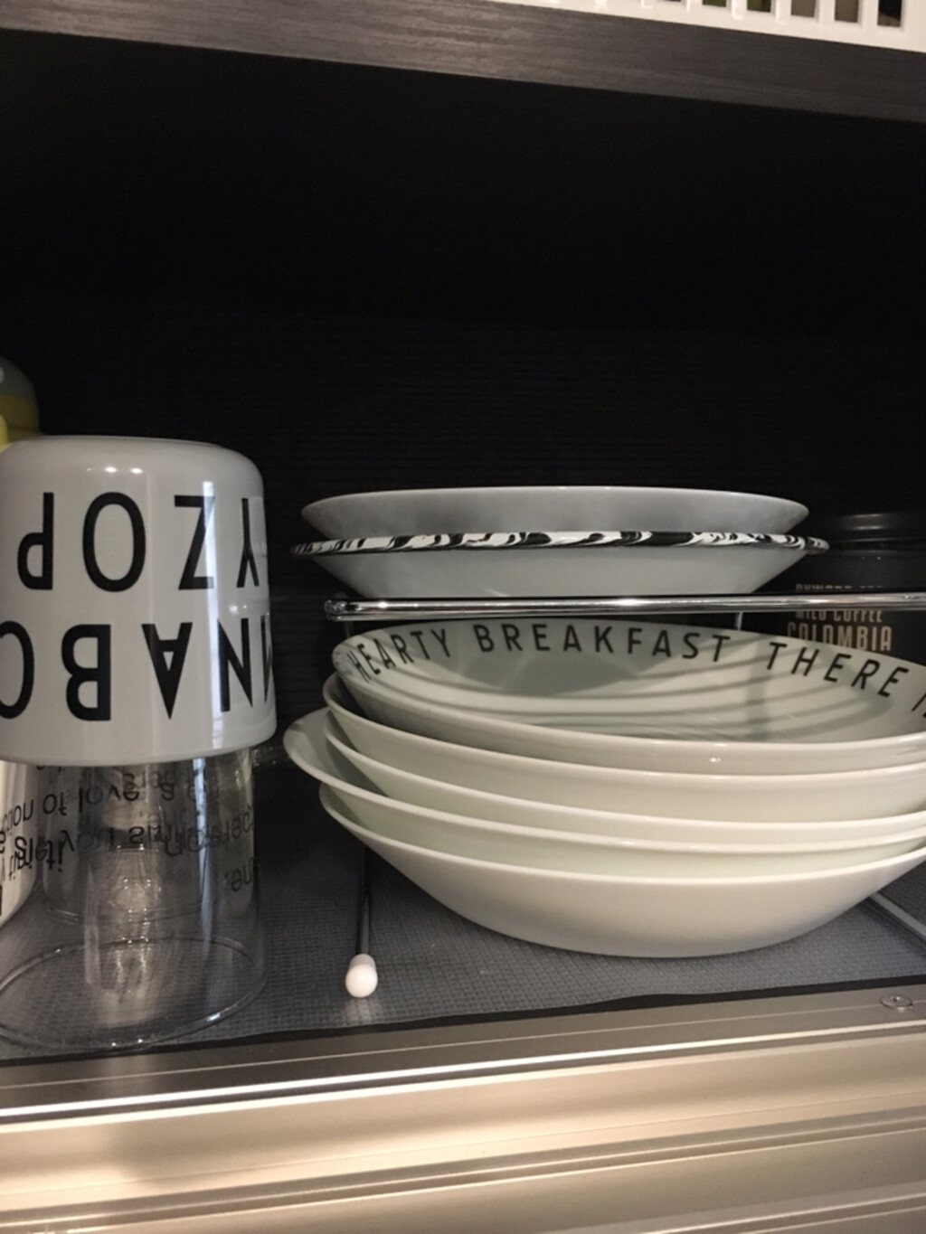 りまが投稿したフォト「【お皿収納】 ニトリのディッシュスタンドを使って、 2段に分…」 20200613
