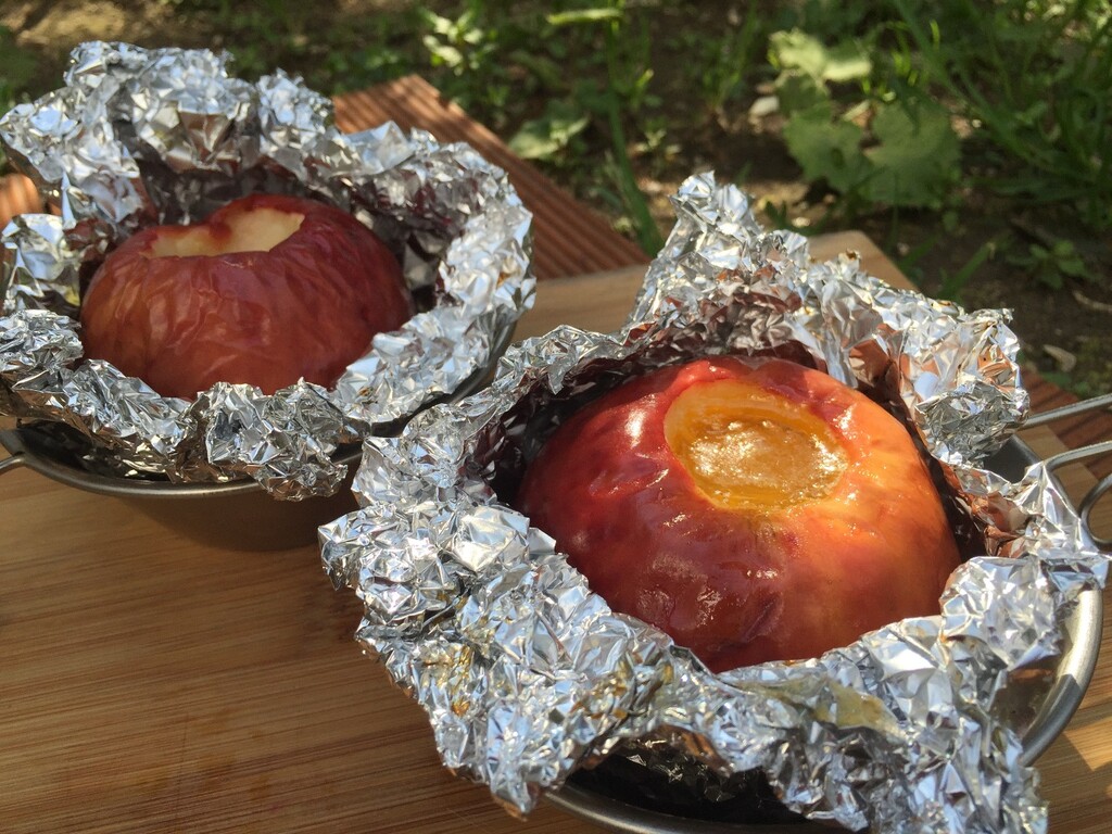 キャンプに作りたい 丸ごと焼きリンゴ Limia リミア