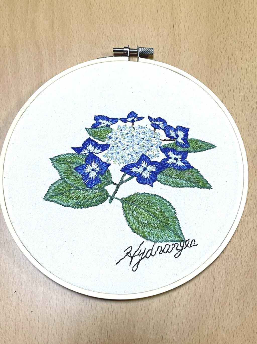 Tamagon7が投稿したフォト プレゼント用に額紫陽花を刺しました 額縁用の刺繍枠は ダイソ 21 04 12 50 00 Limia リミア