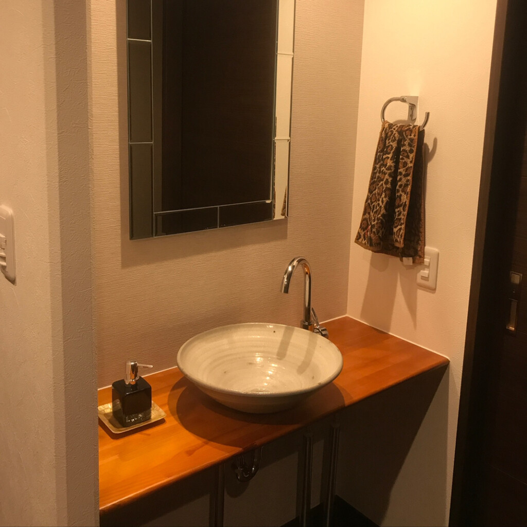 yuukiが投稿したフォト「自作の玄関入ったとこにあるトイレ前の洗面です。 新築時に業者…」 202005