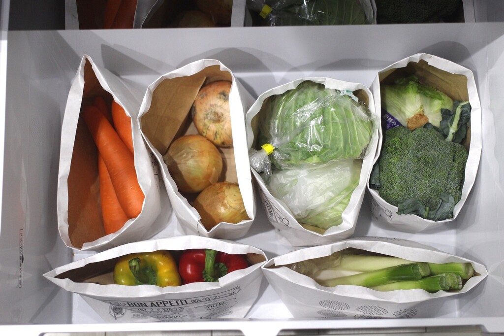 ダイソーのオシャレで可愛い紙製ストッカーで野菜や果物を見やすく保管 Limia リミア