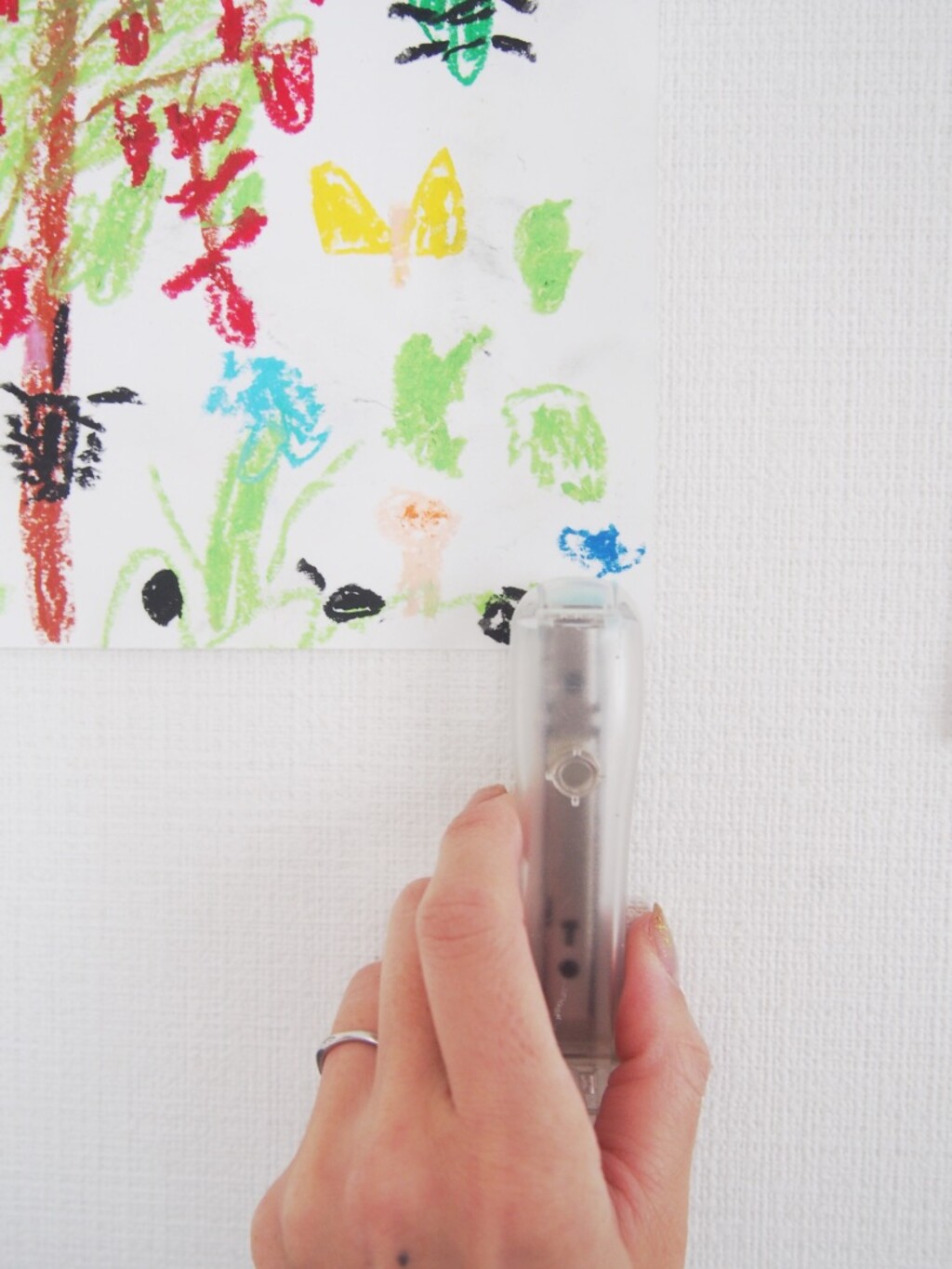 子供の作品 ポストカード 壁に飾るのに便利なグッズ８選 Limia リミア