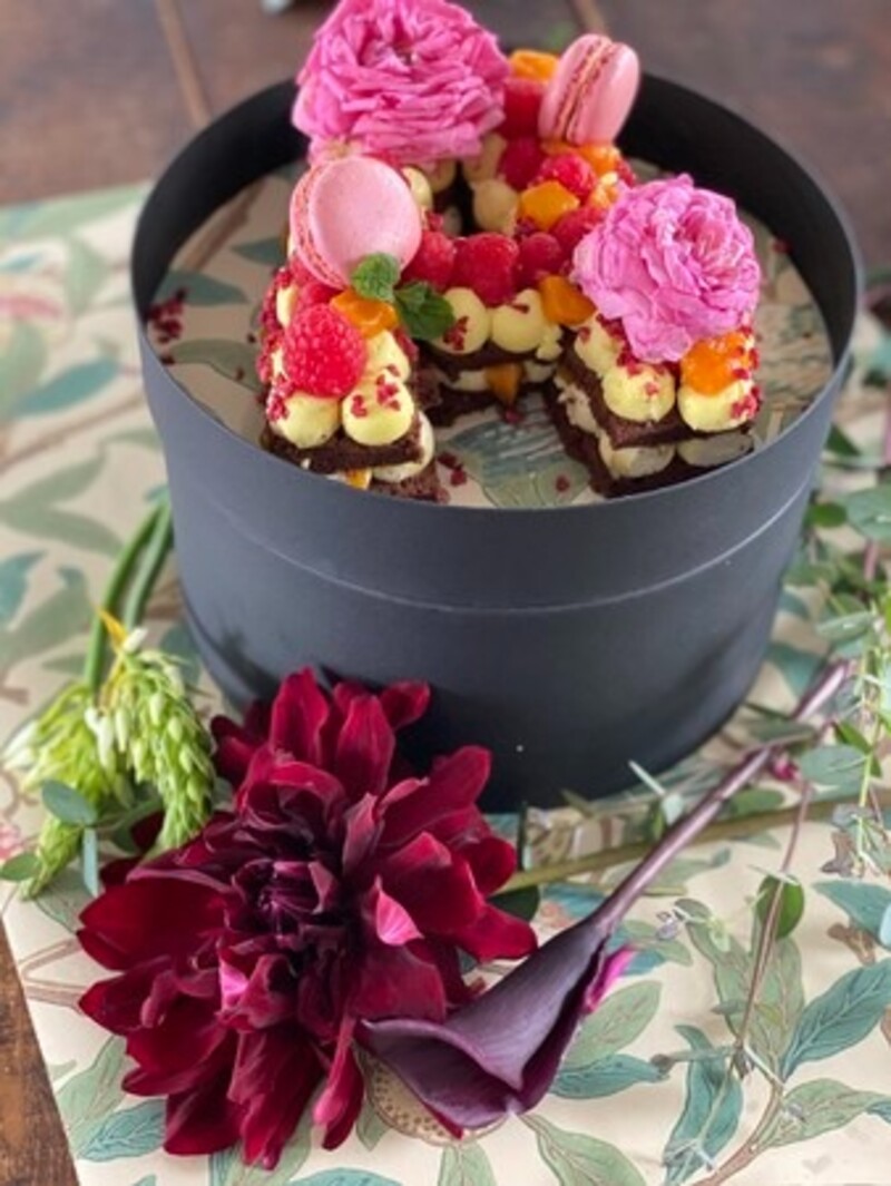 Flower Lettercake フラワーレターケーキ 食べられる花屋ediblegardenの食用バラとコラボ開始 年11月24日 Biglobe Beauty