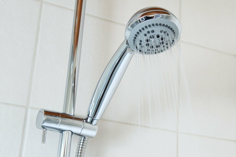 簡単 シャワーヘッドの水垢掃除方法 便利アイテムからカビ予防まで Limia リミア