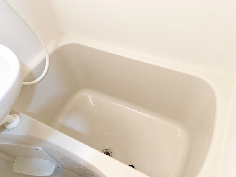 オキシクリーンで失敗しないお風呂掃除 漬け置きで排水口を塞ぐ方法や浴槽 床掃除の手順と注意点 Limia リミア