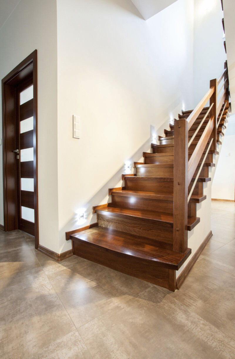 階段の上貼りリフォームをチェック 手軽にご自宅の階段をイメージチェンジしよう Limia リミア
