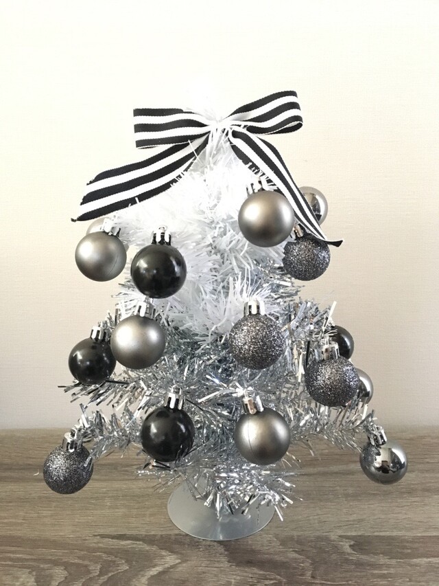 フランフランの小さくて可愛いモノトーンデザインのクリスマスツリー