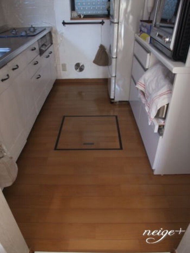 Diy 水回りの汚れ防止に キッチン床をクッションフロアに貼り替える時のコツ Limia リミア