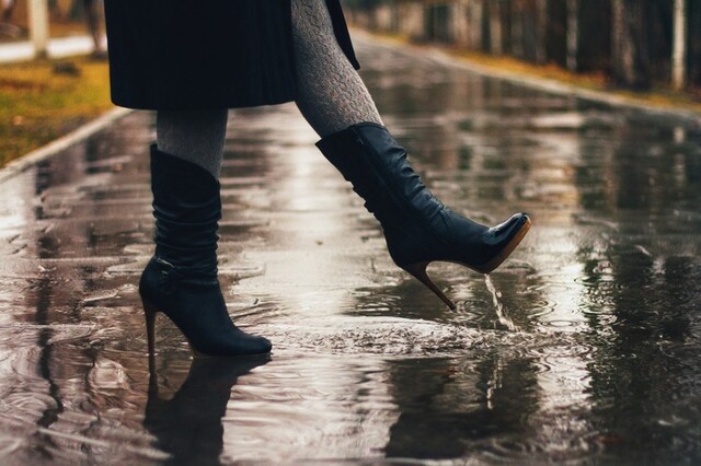 雨の日もウキウキに♪おしゃれなレディース防水靴【おすすめ10選】をご