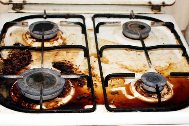 キッチン周りから換気扇まで 油汚れがきれいに落ちる掃除の仕方を紹介 Limia リミア