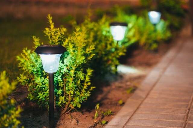 おしゃれな庭にしよう ガーデンライトで光の演出 Limia リミア