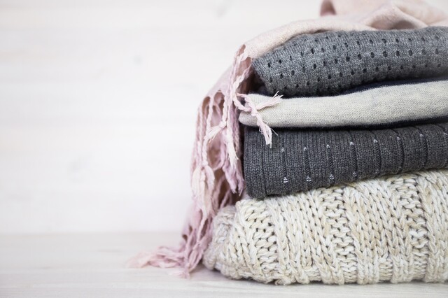 セーターを賢く収納したい かさばるアイテムをスッキリ収納する方法 Limia リミア