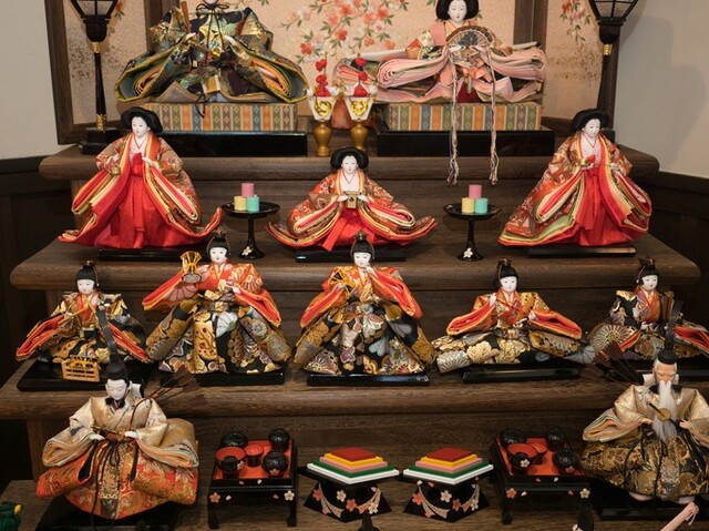 雛人形の正しい飾り方と並べ方 関東と関西での初節句 お祝い金の違い Limia リミア