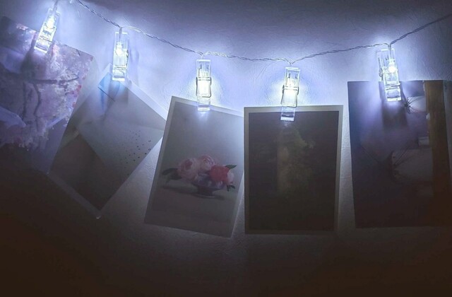 ダイソーのledクリップストリングライトでおしゃれな明るい部屋に インテリア飾りにおすすめ Limia リミア