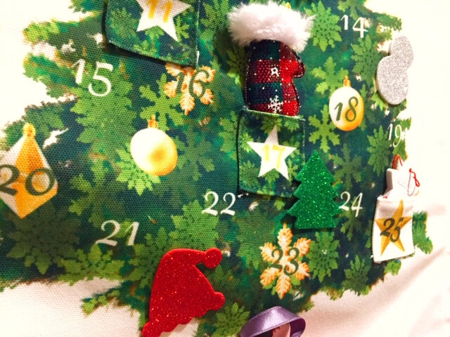実例 手軽にクリスマス気分 ツリータペストリーの付け方や飾り方 Limia リミア